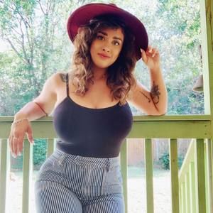 Meet your Posher, Becca